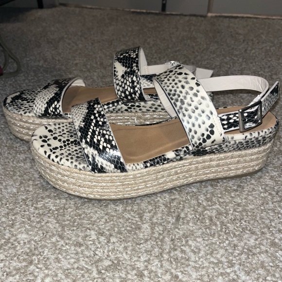 Platform Sandals - Picture 2 of 3